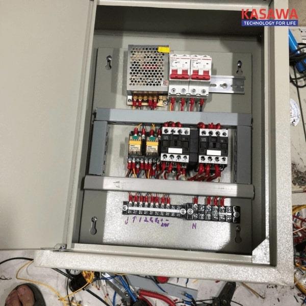 Hệ điện điều khiển của thang tời nâng hàng không hiển thị số tầng