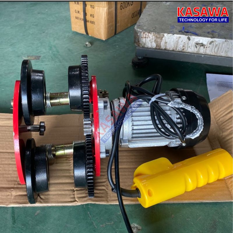 Con chạy điên 220v sẽ thích hợp với các dòng tời điện treo mini PA