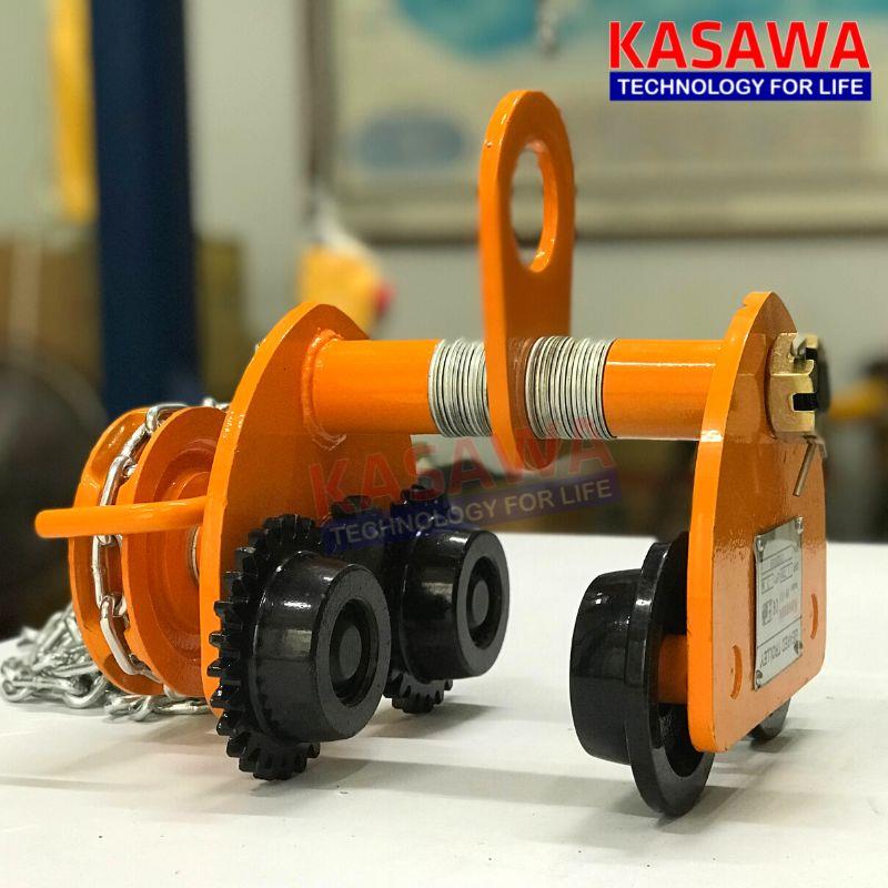 Con chạy 1 tấn Kawasaki có xích kéo