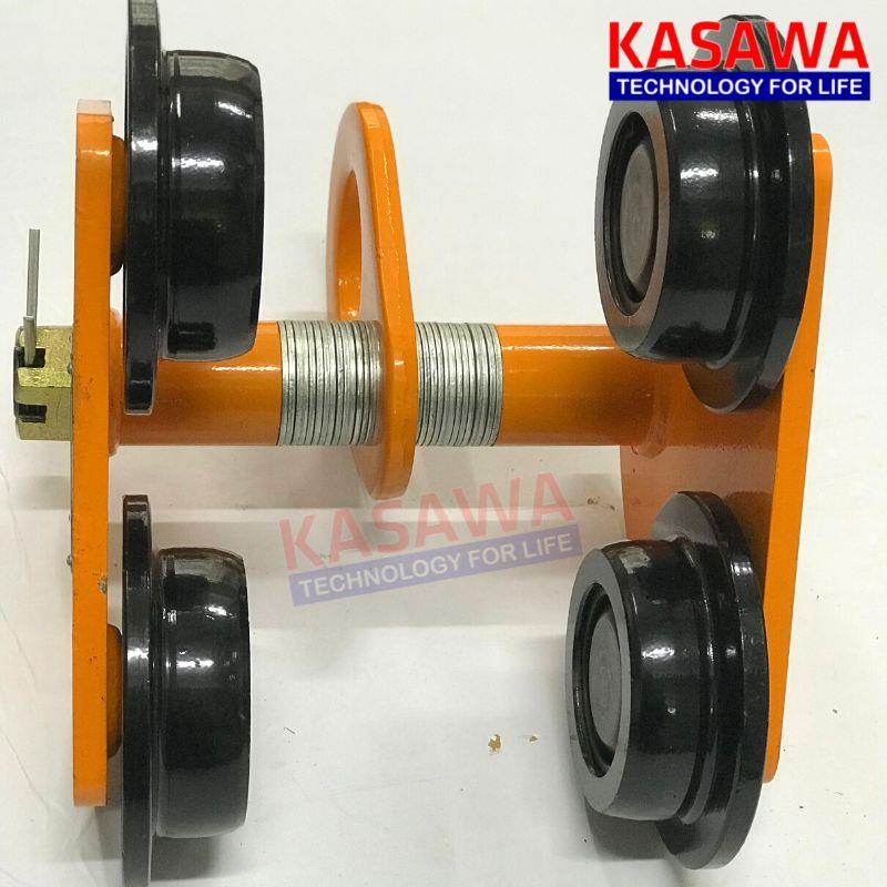 Bánh xe con chạy được đúc nguyên khối chắc chắn