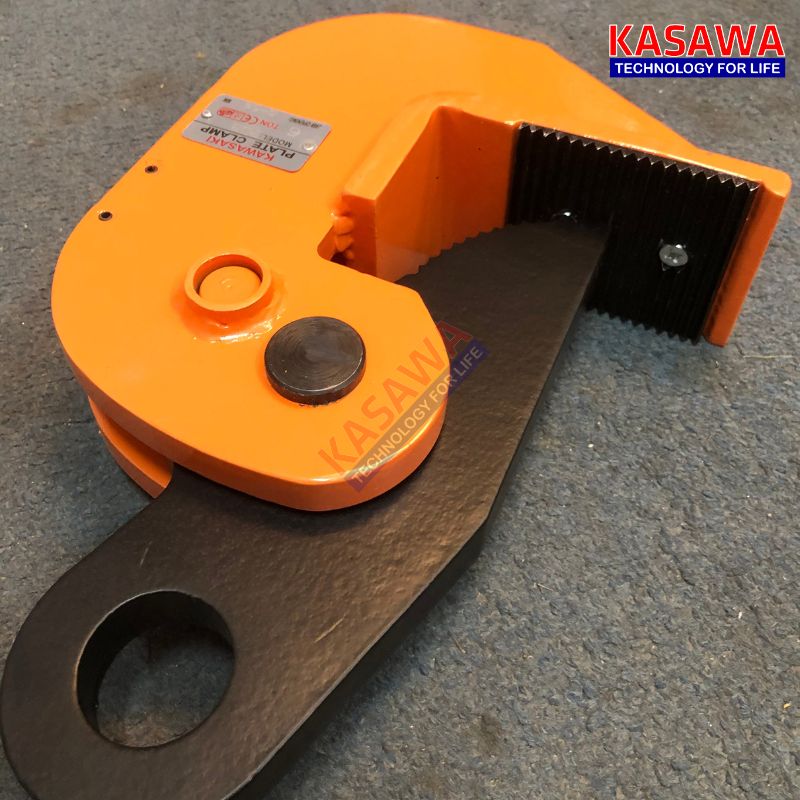 Được làm bằng thép carbon có độ bền dẻo cao