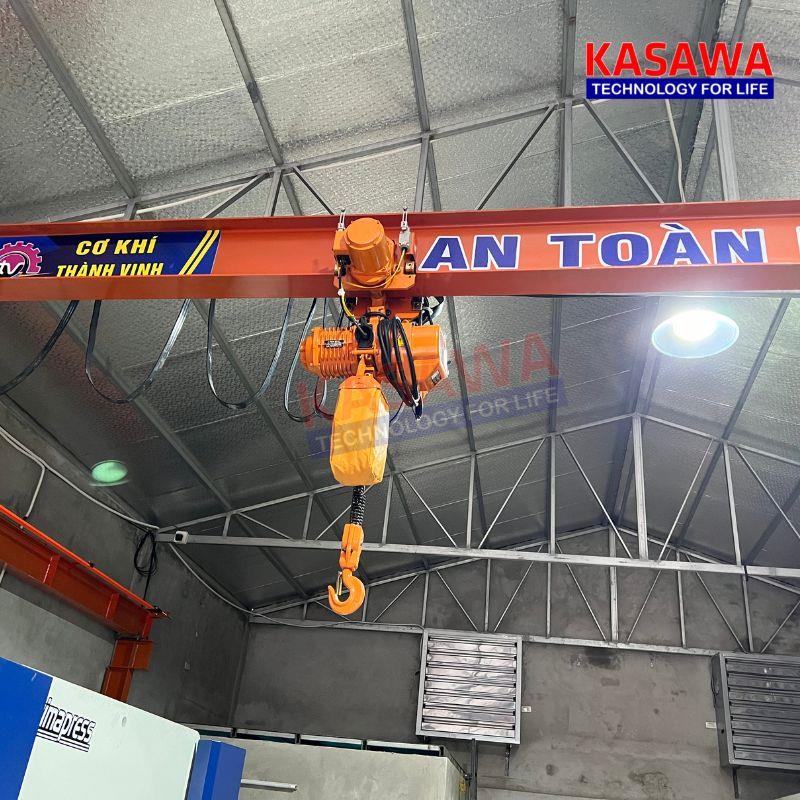 Pa lăng xích điện được vận hành thực tế tại kho xưởng