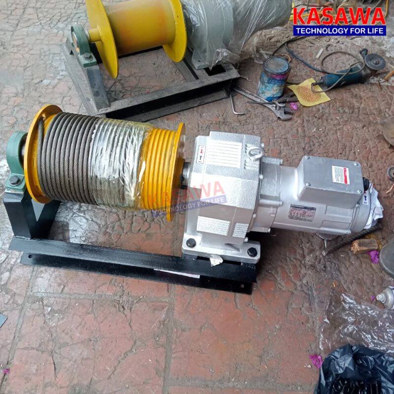 Tời điện Nhật chuyên dùng cho thang tời nâng hàng 300kg
