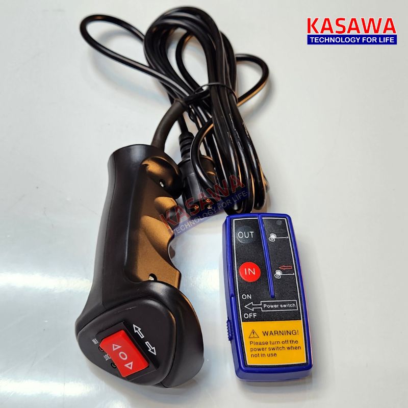 Tay bấm điều khiển đi kèm theo máy