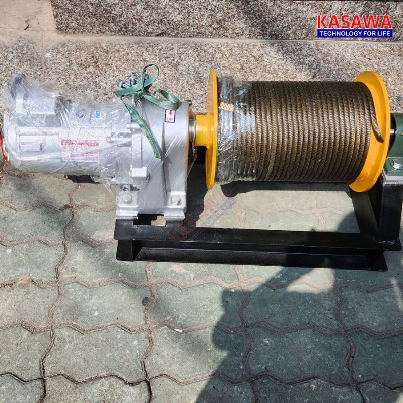 Trước khi sử dụng, cần kiểm tra và bảo trì định kỳ các bộ phận của máy