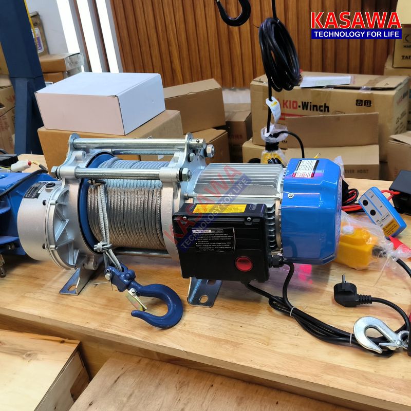 Động cơ 3kw mạnh mẽ, cho khả năng nâng tải vật lên đến 800kg